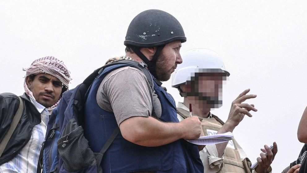 PHOTO: American journalist Steven Sotloff (center with black helmet) talks to Libyan rebels on the Al Dafniya front line in Misrata, Libya, June 2, 2011.  