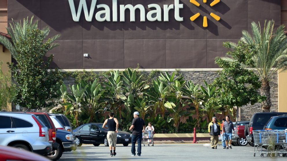 PHOTO: Shoppers are seen outside a Walmart store in Rosemead, Calif. on January 29, 2014.