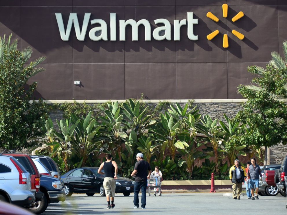 PHOTO: Shoppers are seen outside a Walmart store in Rosemead, Calif. on January 29, 2014.