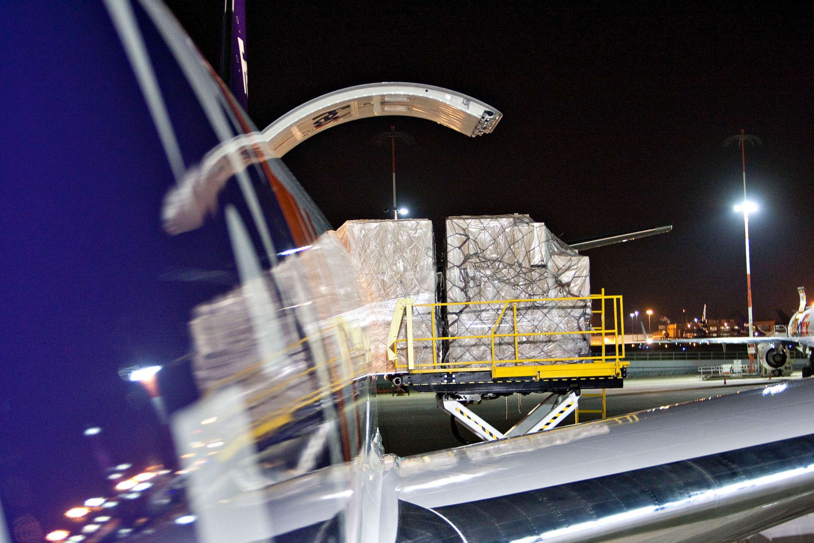 PHOTO: Cargo is unloaded from a FedEx Express Boeing 777-FS2 aircraft at the FedEx Express hub at Memphis International Airport in Memphis, Tennessee, U.S., on Friday, Dec. 11, 2009. 