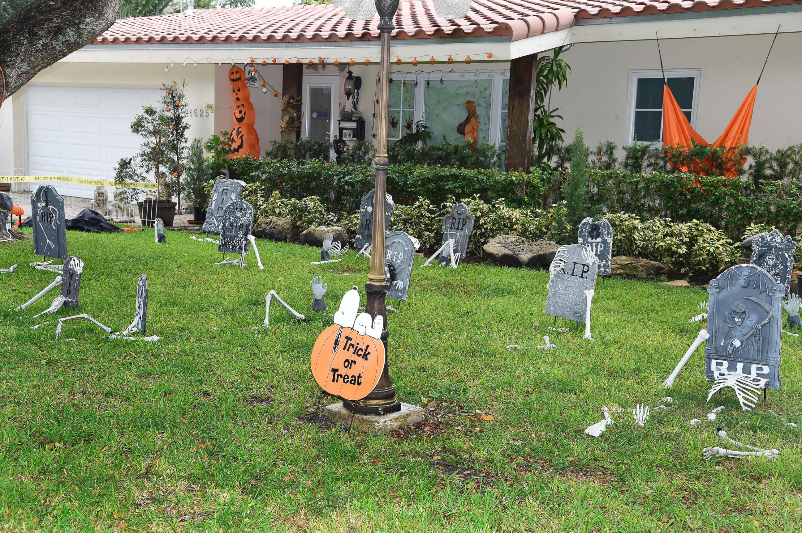 PHOTO: A house with a graveyard in the yard is decorated for Halloween in Miami, Fla., Oct. 27, 2016. 