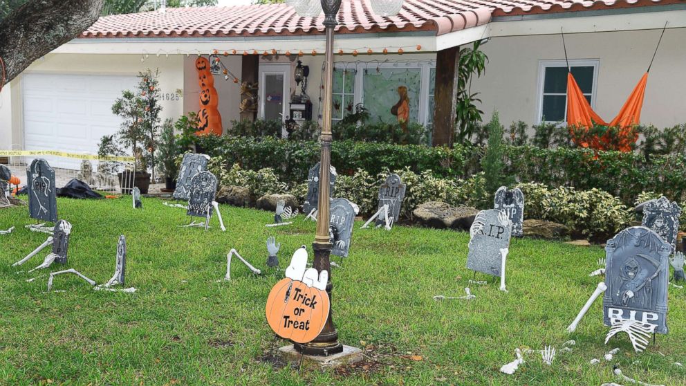 PHOTO: A house with a graveyard in the yard is decorated for Halloween in Miami, Fla., Oct. 27, 2016. 