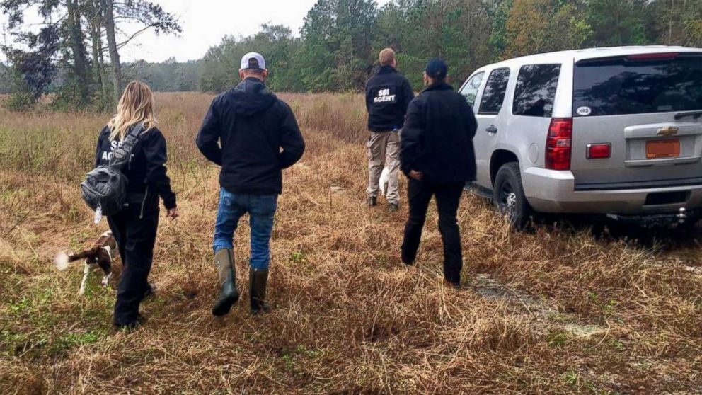 PHOTO: Law enforcement pursue investigative leads in their search for 13-year-old Hania Noelia Aguilar in Robeson County, N.C., Nov. 17, 2018.