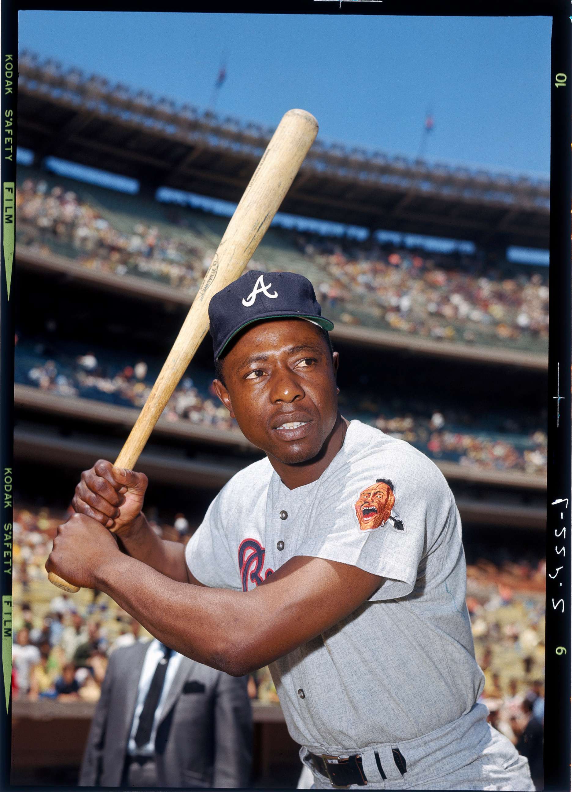 Baseball legend Hank Aaron, who played for Braves and Brewers, dies