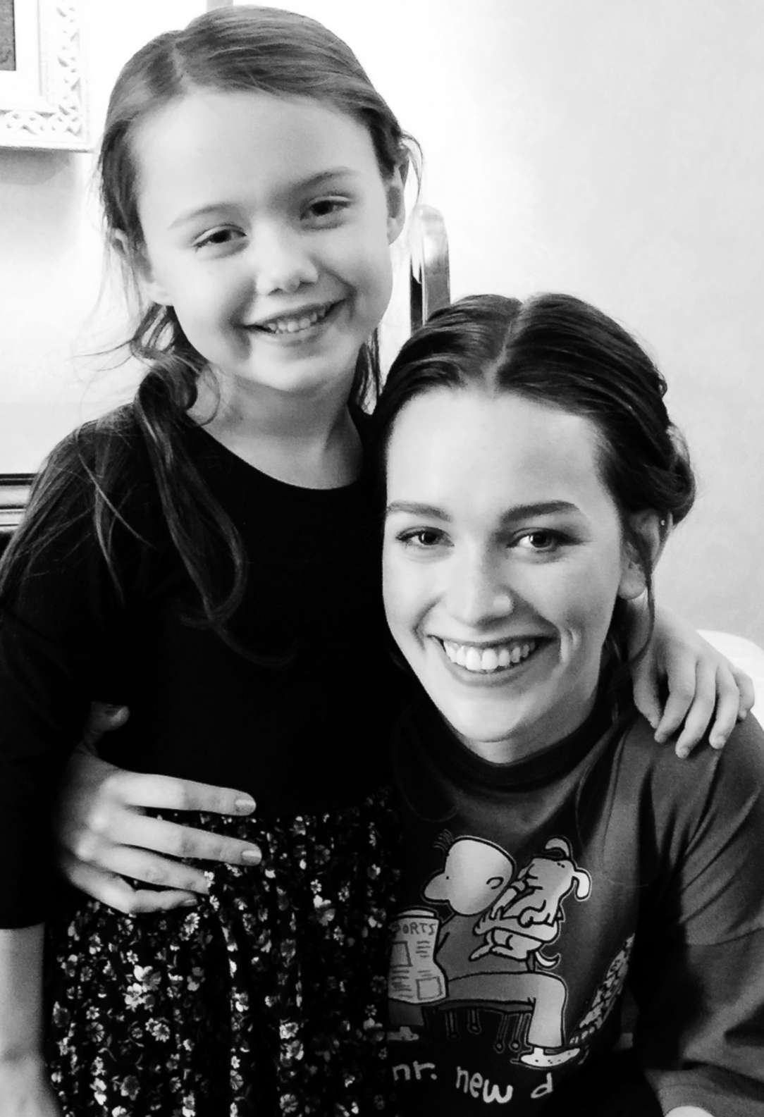 PHOTO: Violet McGraw with her co-star Victoria Pedretti on set of Haunting of Hill House, 2018. 