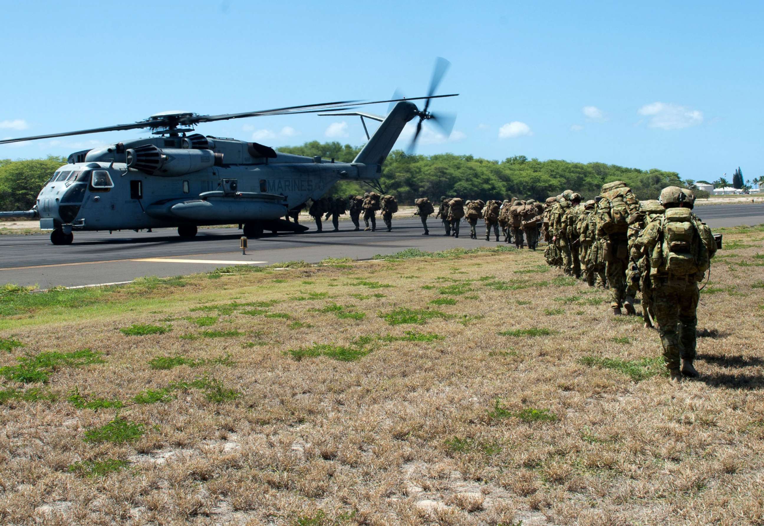 PHOTO: Marines board a CH-53 helicopter onto Pacific Missile Range Facility in Barking Sands, Hawaii, July 29, 2016.