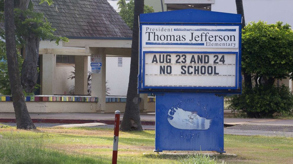PHOTO: Thomas Jefferson Elementary School displays a sign reflecting Honolulu Mayor Kirk Caldwell's closure of all public schools on Aug. 23 and Aug. 24th due to the threat of Hurricane Lane on Aug. 22, 2018 in Honolulu.
