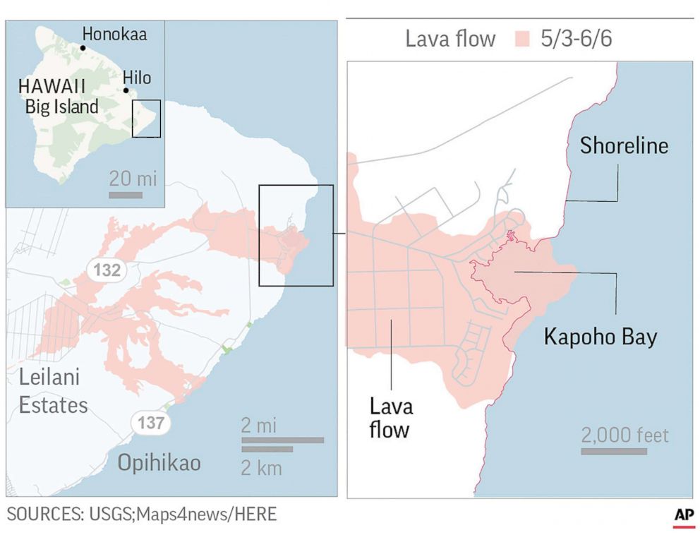 PHOTO: Lava fills Hawaii ocean bay.