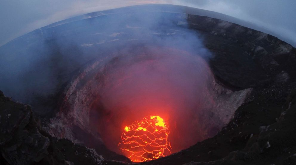 PHOTO: The lava lake at the summit of the Kilauea volcano near Pahoa, Hawaii, May 6, 2018.