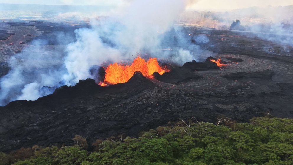 PHOTO: The fissure complex remains active in Kilauea Volcano's lower East Rift Zone, Hawaii, May 22, 2018.