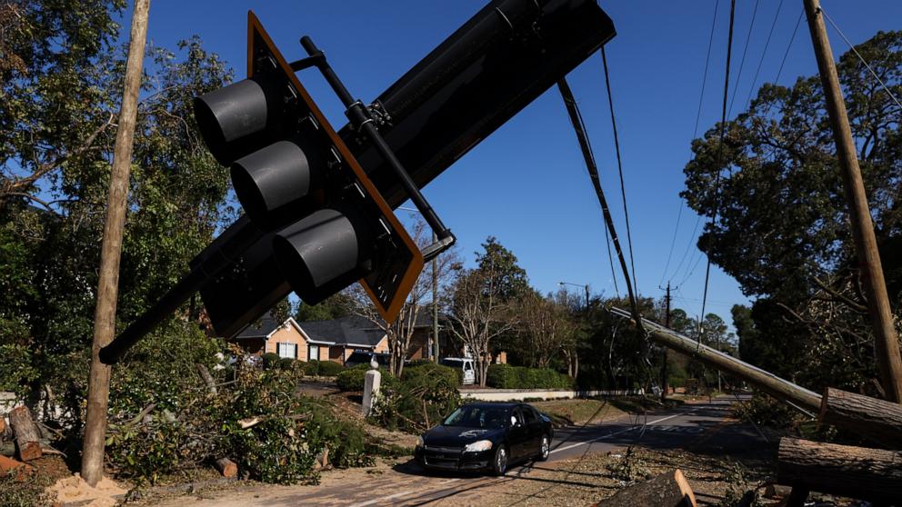 PHOTO: AUGUSTA, GA  - OCTOBER 2: Traffic passes by a broken street lig