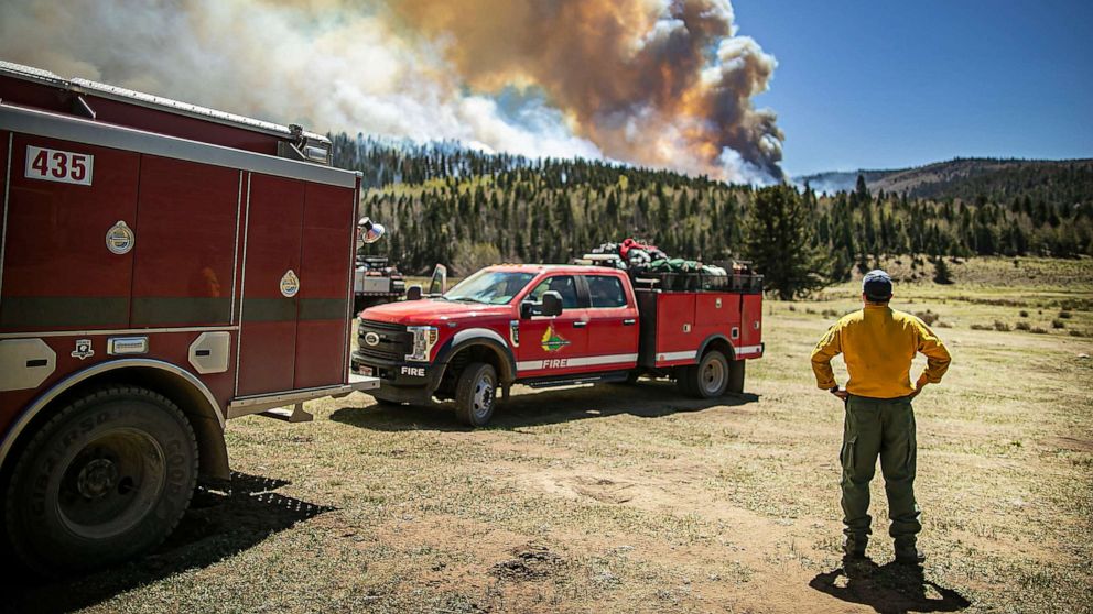New Mexico battling historic blaze as Hermits Peak-Calf Canyon fire 26%  contained - ABC News