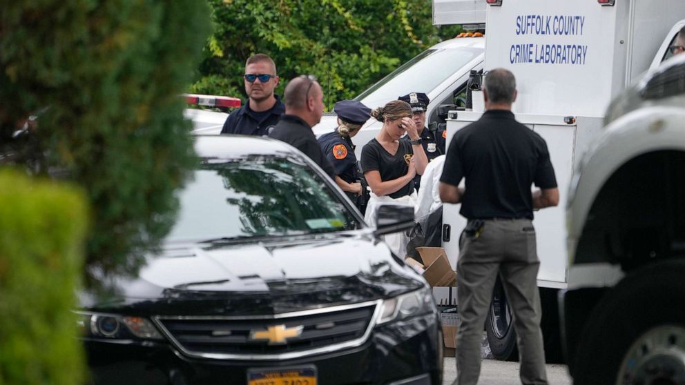 PHOTO: Authorities continue to work at the home of suspect Rex Heuermann in Massapequa Park, N.Y., July 24, 2023.