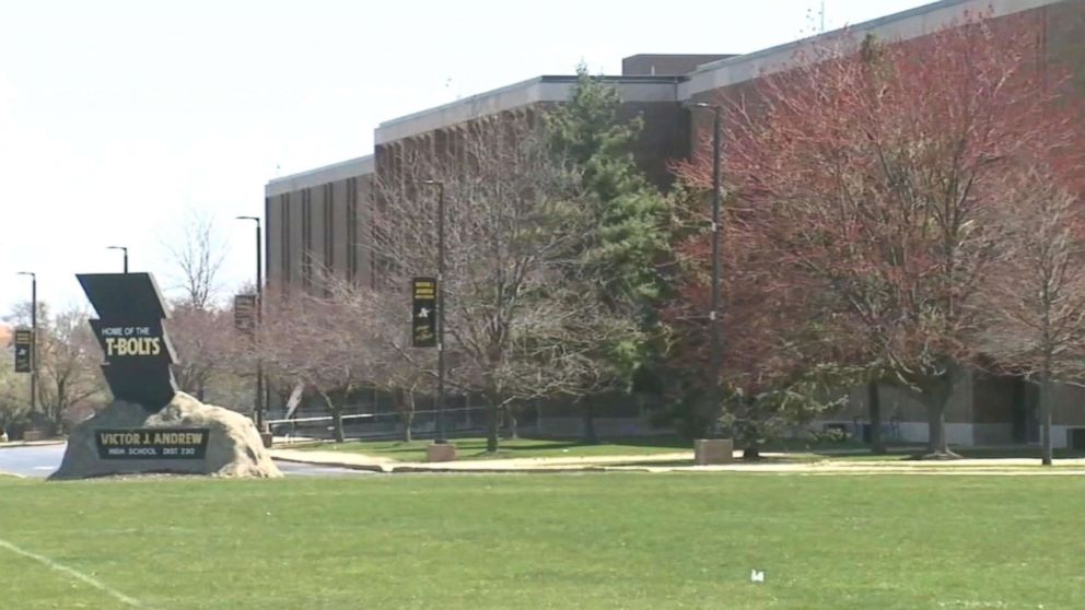 PHOTO: More than 90 Chicago area high school students became sick with a stomach virus after attending the Victor J. Andrew High School prom at Shedd Aquarium in Chicago.