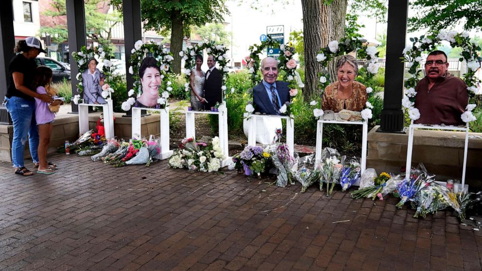 PHOTO: Visitors pay their respects at altars for the seven people killed in Monday's Fourth of July mass shooting, July 7, 2022, in Highland Park, Ill.