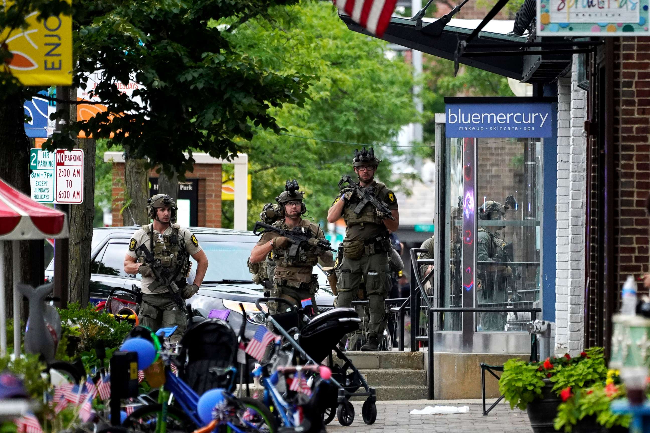 PHOTO: Law enforcement search after a deadly mass shooting at the Highland Park Fourth of July parade in downtown Highland Park, Ill., July 4, 2022.