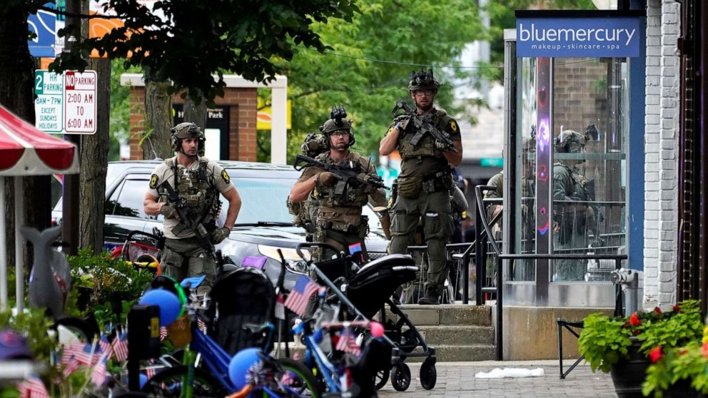 PHOTO: Law enforcement search after a deadly mass shooting at the Highland Park Fourth of July parade in downtown Highland Park, Ill., July 4, 2022.