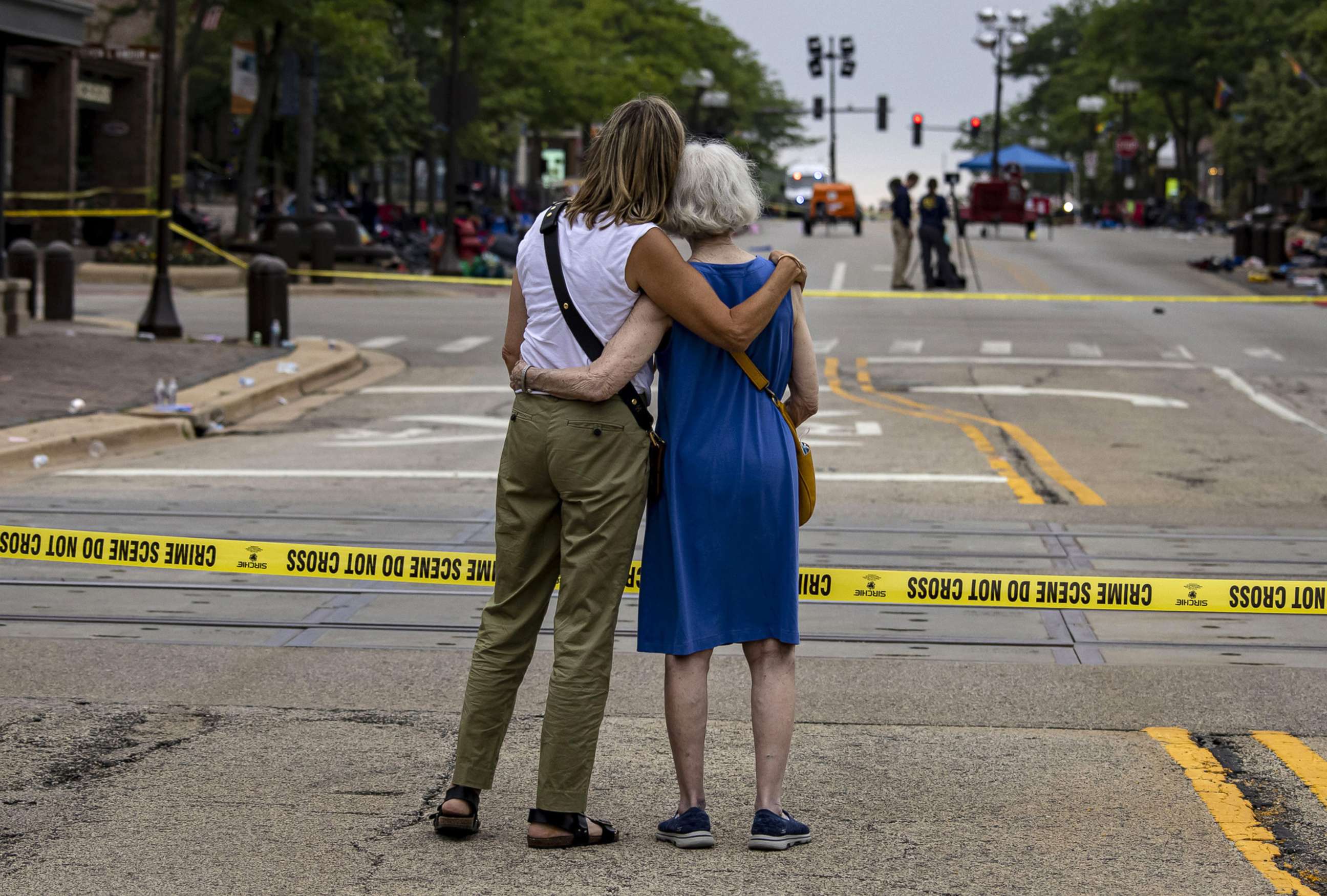 PHOTO: Shana Gutman and her mom Eadie Bear, lifelong residents of Highland Park, Ill., look at the Central Avenue scene, July 5, 2022, the day after a mass shooting at the Fourth of July parade.