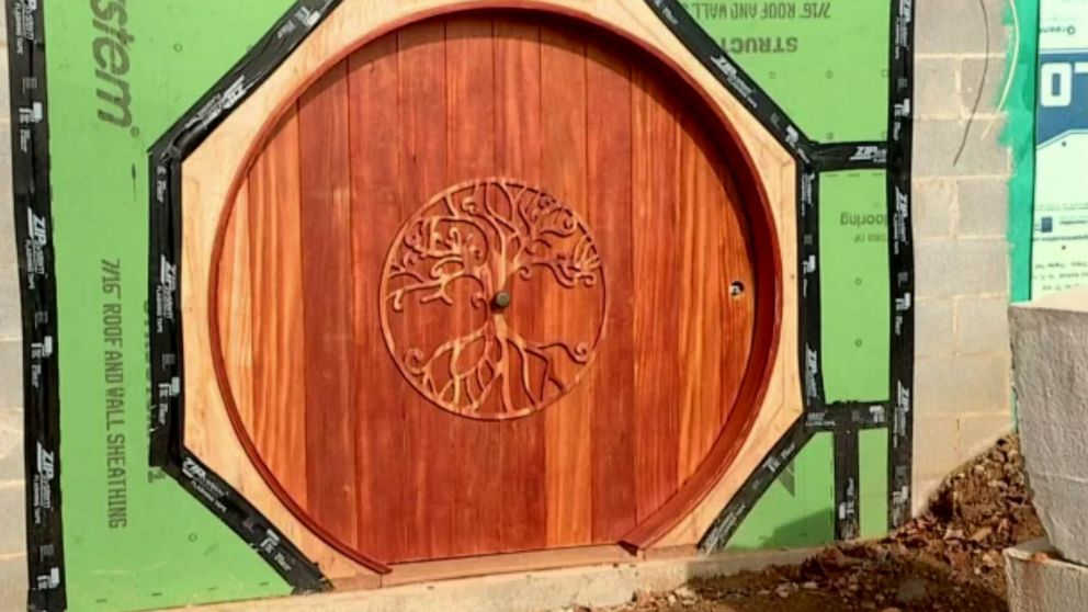 'Lord of the Ring' fans building real-life hobbit home