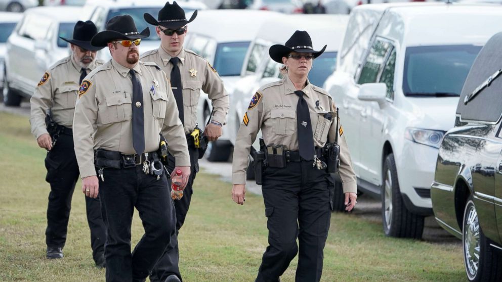 PHOTO: Law enforcement officers arrive for a nine victims of the Sutherland Springs Baptist church shooting, in Floresville, Texas, Nov. 15, 2017.