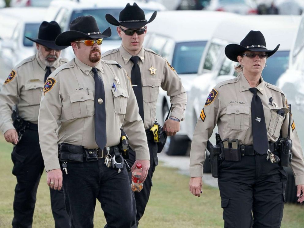PHOTO: Law enforcement officers arrive for a nine victims of the Sutherland Springs Baptist church shooting, in Floresville, Texas, Nov. 15, 2017.