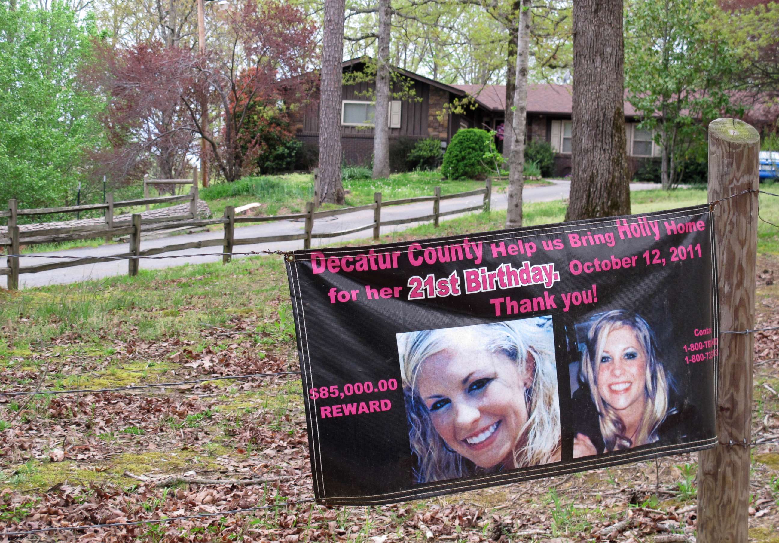 PHOTO: A poster with pictures of missing Tennessee nursing student Holly Bobo hangs on a fence in front of her house, April 19, 2013, in Parsons, Tenn.