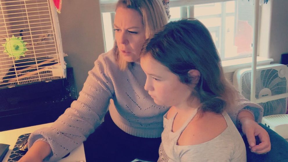 PHOTO: Holly Oakes has been working from home since March, balancing her demanding full-time job in Portland, Oregon, and helping her two kids, ages 10 and 12, with their remote learning.