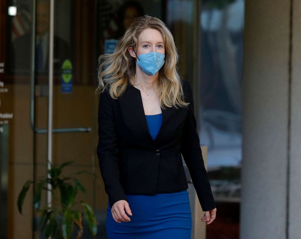 PHOTO: Theranos founder Elizabeth Holmes leaves the Robert F. Peckham Federal Building and U.S. Courthouse in San Jose, Calif., Sept. 22, 2021.