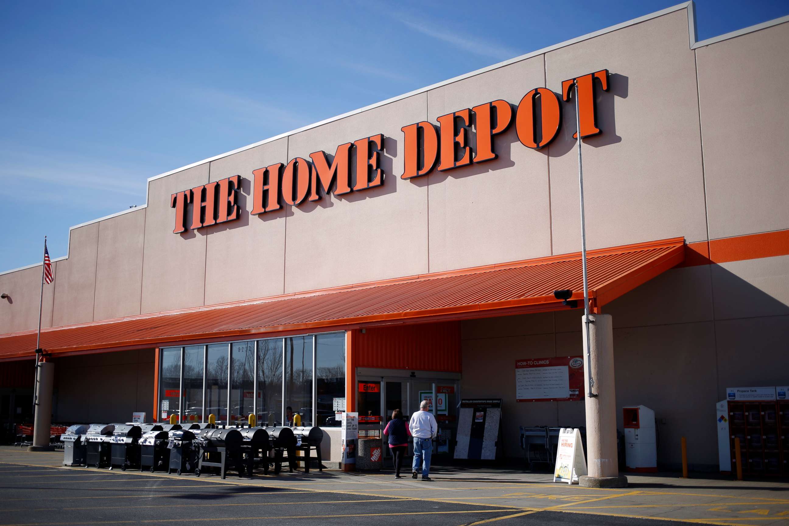PHOTO: Shoppers arrive at a Home Depot Inc. store in Louisville, Kentucky, Feb. 25, 2019.