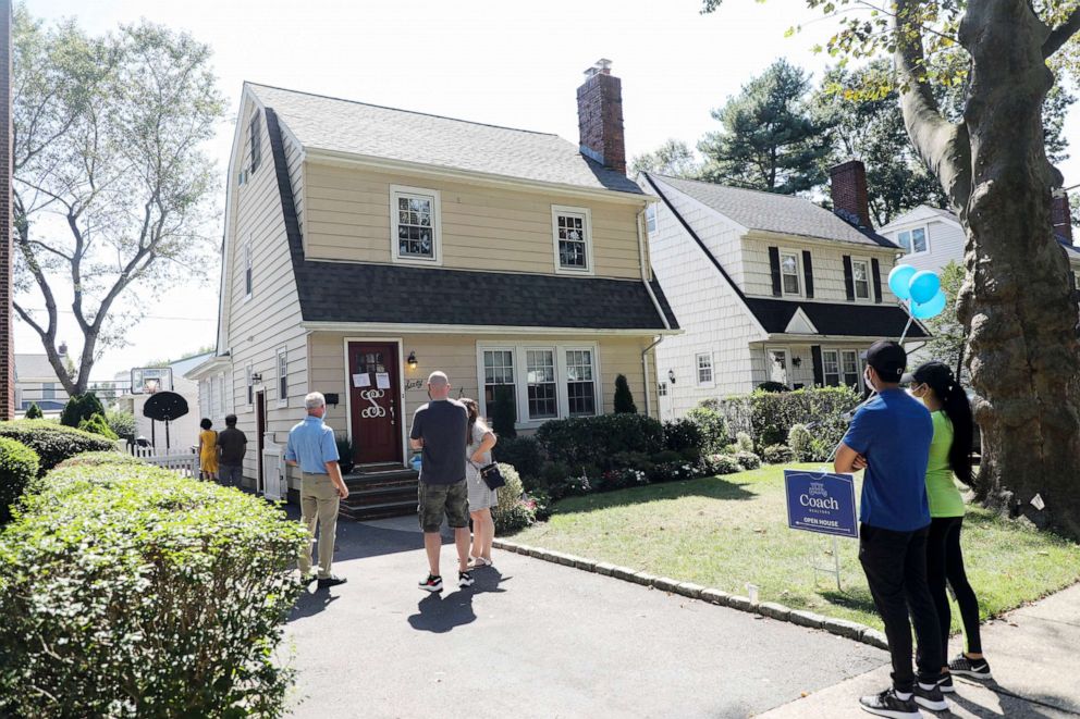 PHOTO: Prospective buyers wait to visit a house for sale in Garden City, Nassau County, N.Y., Sept. 6, 2020.