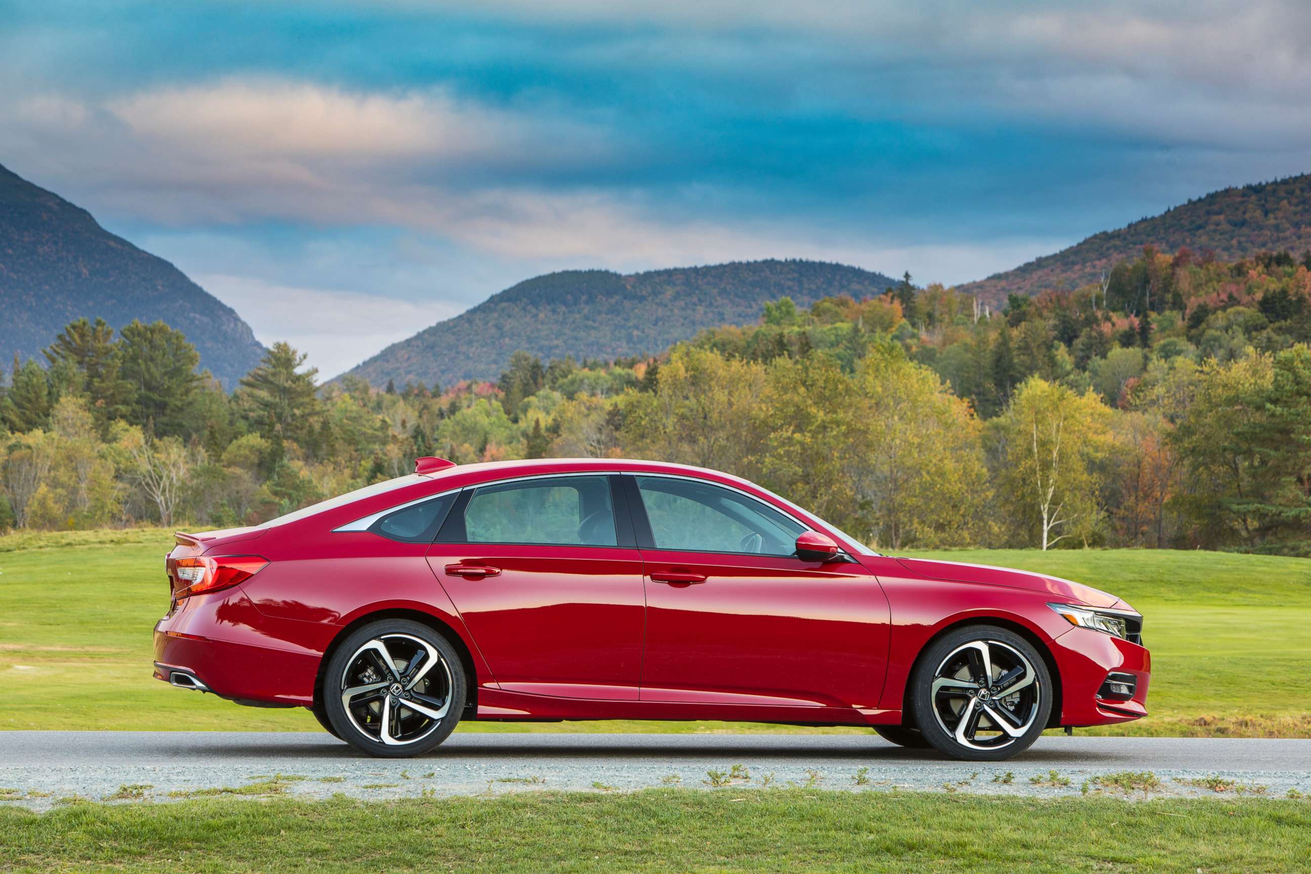 PHOTO: 2018 Honda Accord