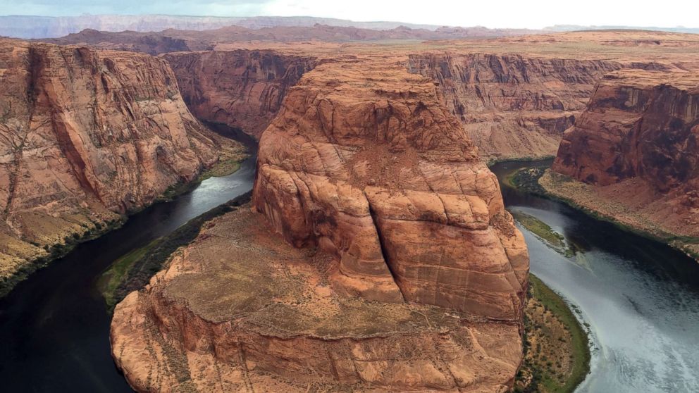 Girl dies after apparently falling 700 feet off cliff at Horseshoe Bend