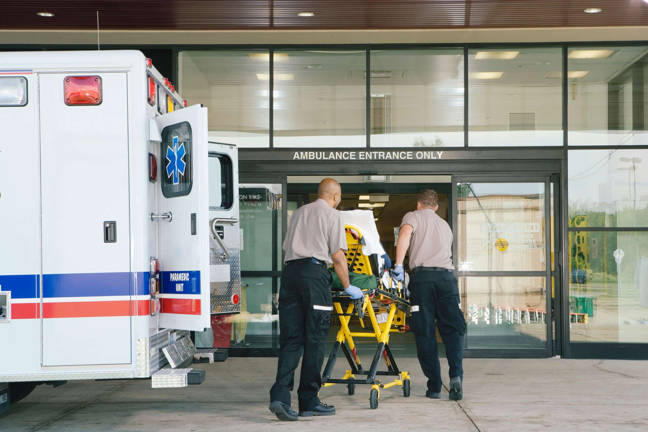 PHOTO: Paramedics take a patient on a stretcher from ambulance to hospital.