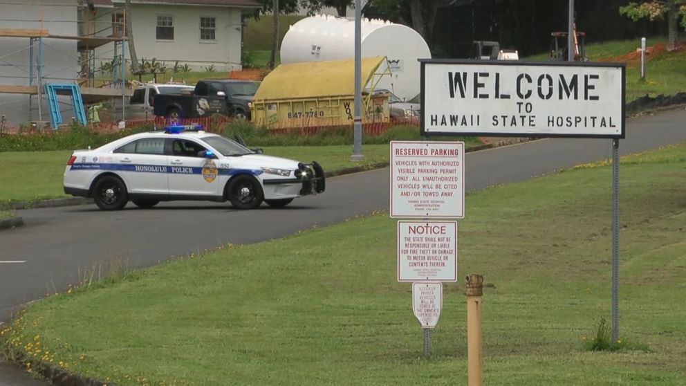 PHOTO: Police search for Randall Saito, who escaped from the Hawaii State Hospital in Kaneohe on Nov. 12, 2017.