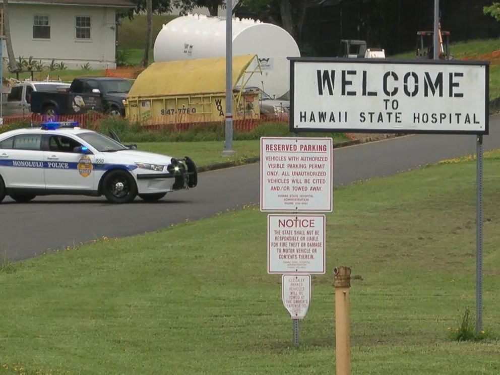 PHOTO: Police search for Randall Saito, who escaped from the Hawaii State Hospital in Kaneohe on Nov. 12, 2017.