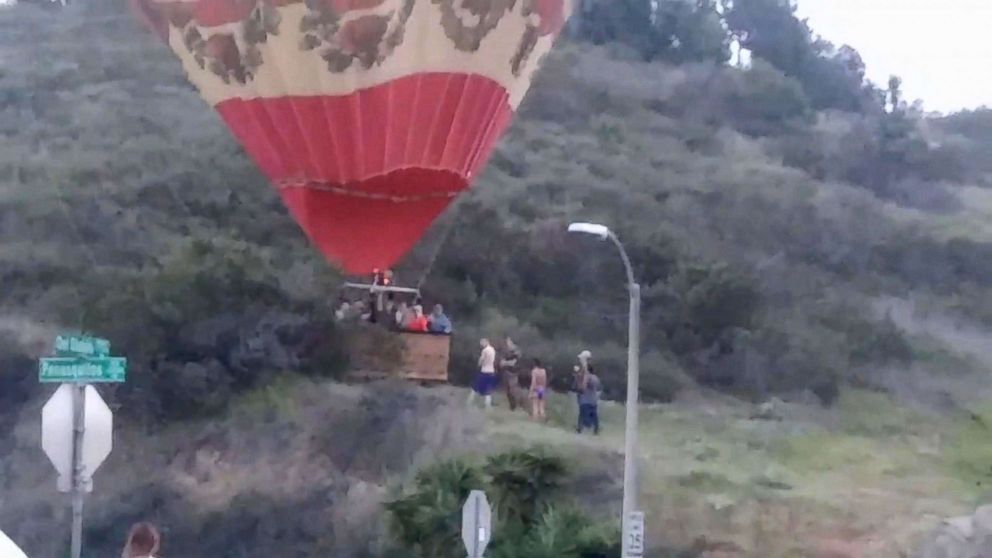 PHOTO: A hot air balloon with 14 passengers and a pilot on board made an unplanned landing in Rancho Penasquitos, Calif., April 15, 2018.