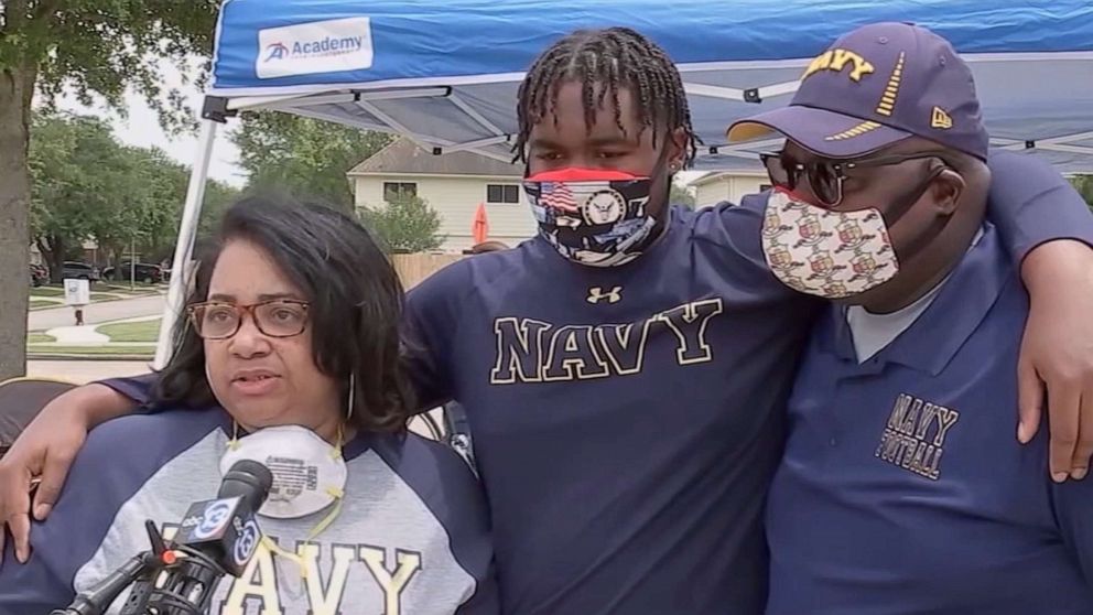 PHOTO: Michelle Cummings, with her son Trey Cummings, center, at a parade to celebrate his commitment to play football at the U.S. Naval Academy in Houston in 2020.