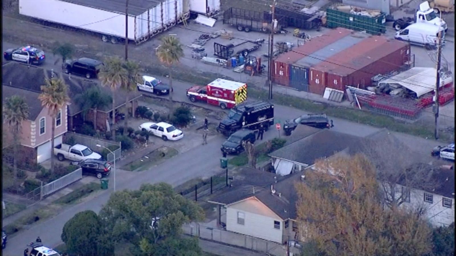 5 Houston officers injured in ambush-style attack; 2 suspects ᴅᴇᴀᴅ,  according to police - ABC News