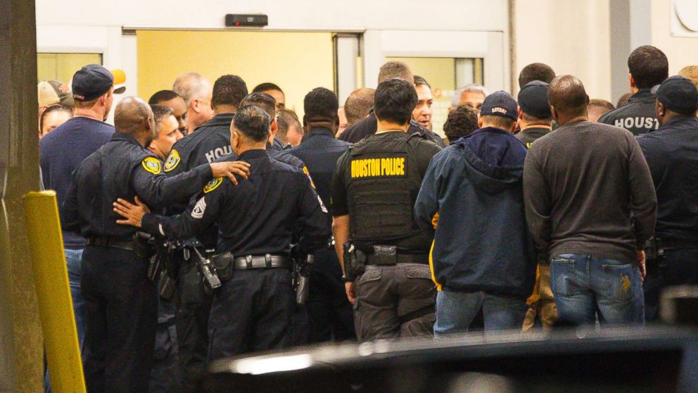 PHOTO: Officers listen as Houston Police Chief Art Acevedo comes outside of the emergency department at Memorial Hermann Hospital after visiting injured officers in the Texas Medical Center, Jan. 28, 2019, in Houston.