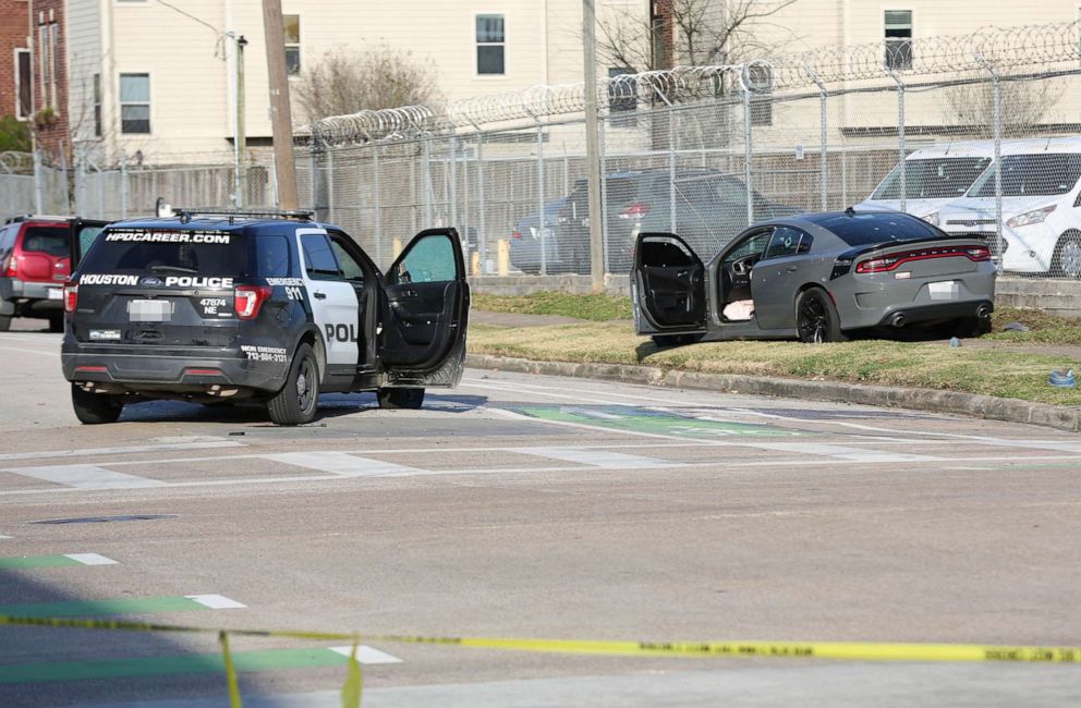 PHOTO: Authorities investigate the scene of a shooting on Jan. 27, 2022, in Houston.