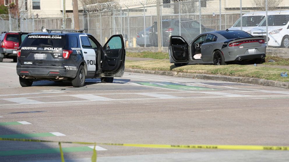 3 Houston police officers shot suspect barricaded in home – ABC News