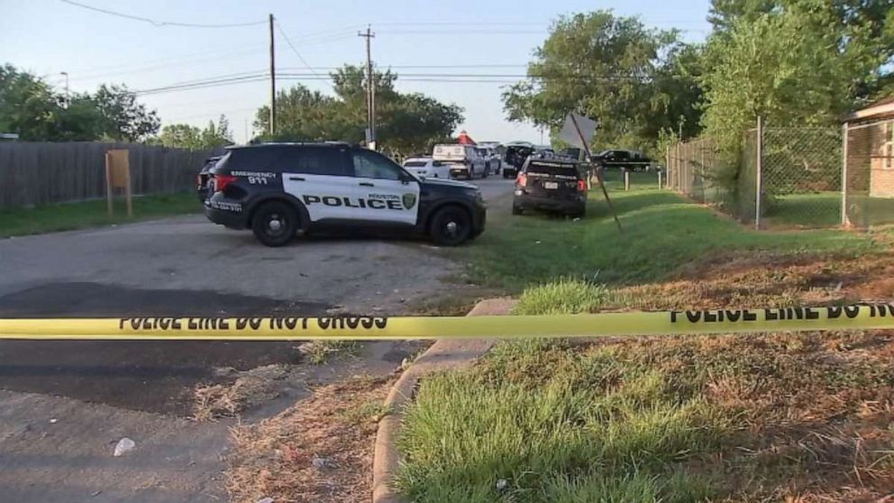 PHOTO: Police respond to a deadly shooting at Margaret Jenkins Park in Houston, July 22, 2023.