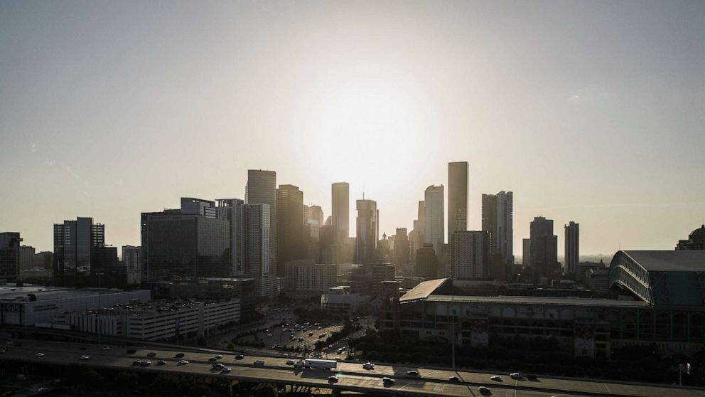 Houston confirms 1st heat-related death of the year amid extreme heat across US