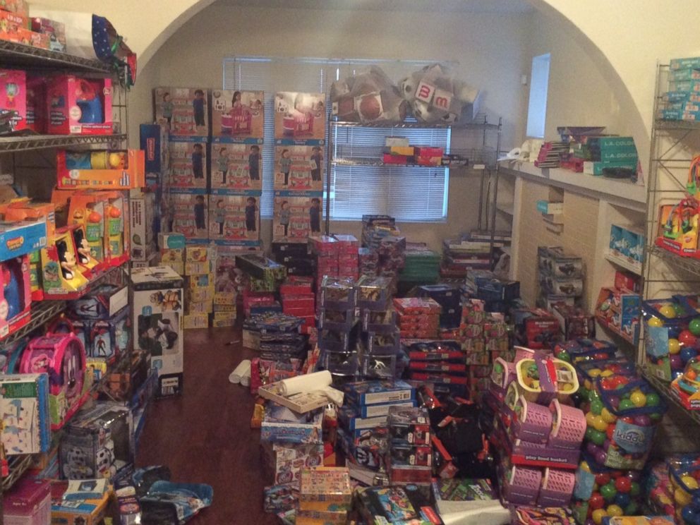 PHOTO: The first floor of Jessie Tendayi's Chicago apartment is covered in toys she plans to donate.
