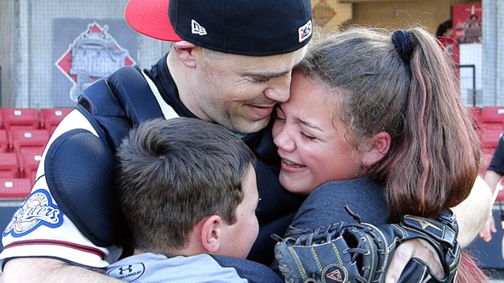 North Carolina military dad surprises kids at Carolina Mudcats