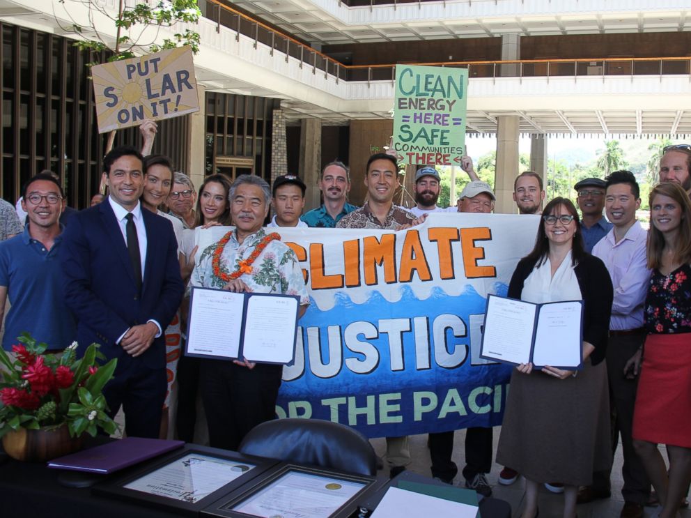 PHOTO: Hawaii became the first state Tuesday to enact a law that aligns with the Paris agreement.