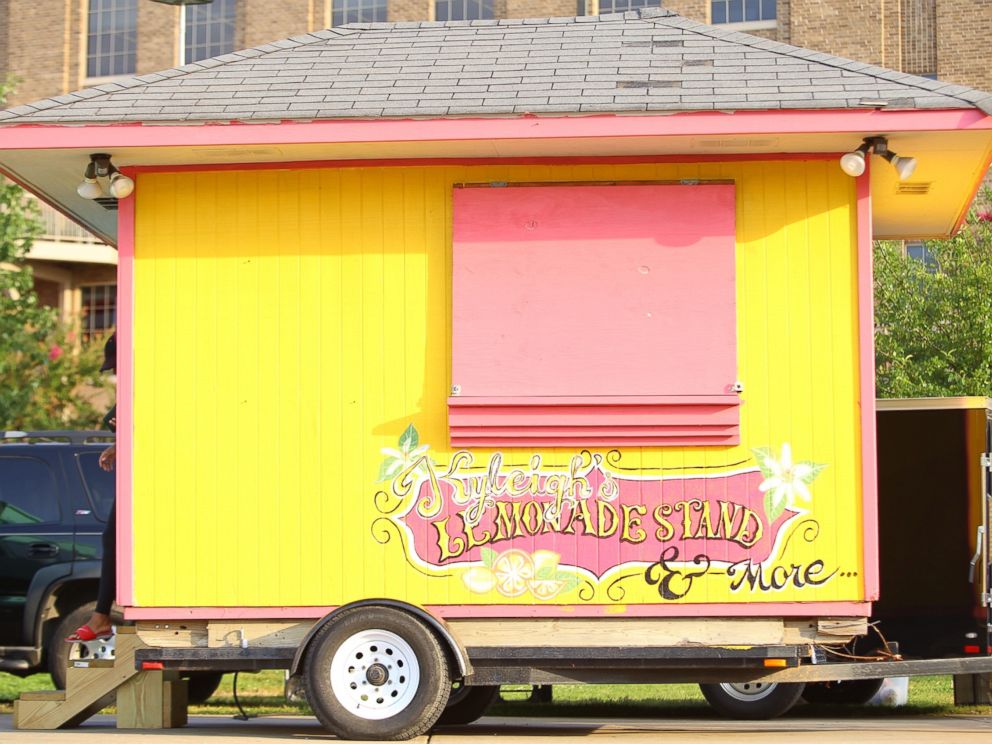 PHOTO: Kyleigh McGee, 7, runs her own mobile food truck in Little Rock, Ark.