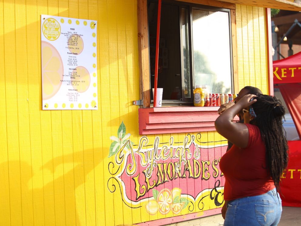PHOTO: Kyleigh McGee, 7, runs her own mobile food truck in Little Rock, Ark.
