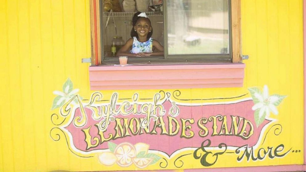 VIDEO: 7-year-old who runs her own food truck appears live on 'GMA'