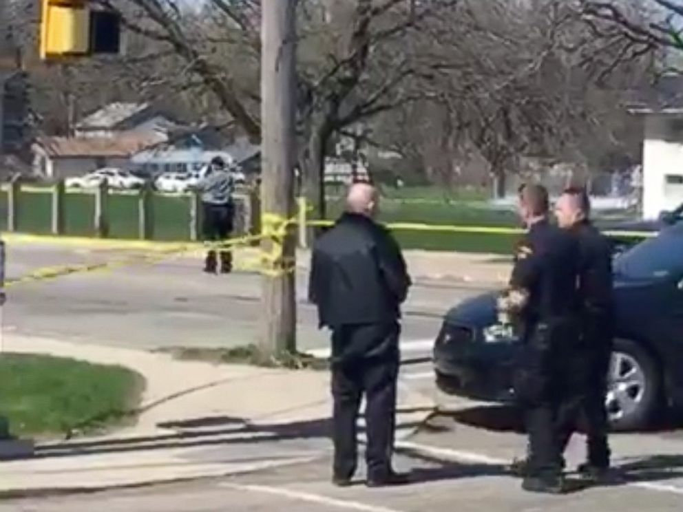 PHOTO: Law enforcement on the scene in Erie County, Penn., after Steve Stephens, the suspect in the Cleveland, Ohio, Facebook killing, shot and killed himself after a brief pursuit, April 18,2017.